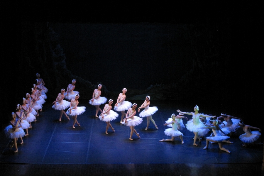 Vở ballet Hồ Thiên Nga do Nhà hát Nhạc vũ kịch Việt Nam dàn dựng